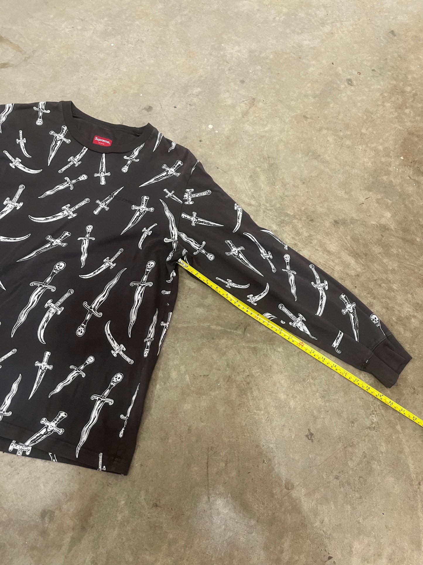 Supreme Dagger L/S – Five5fivearchive