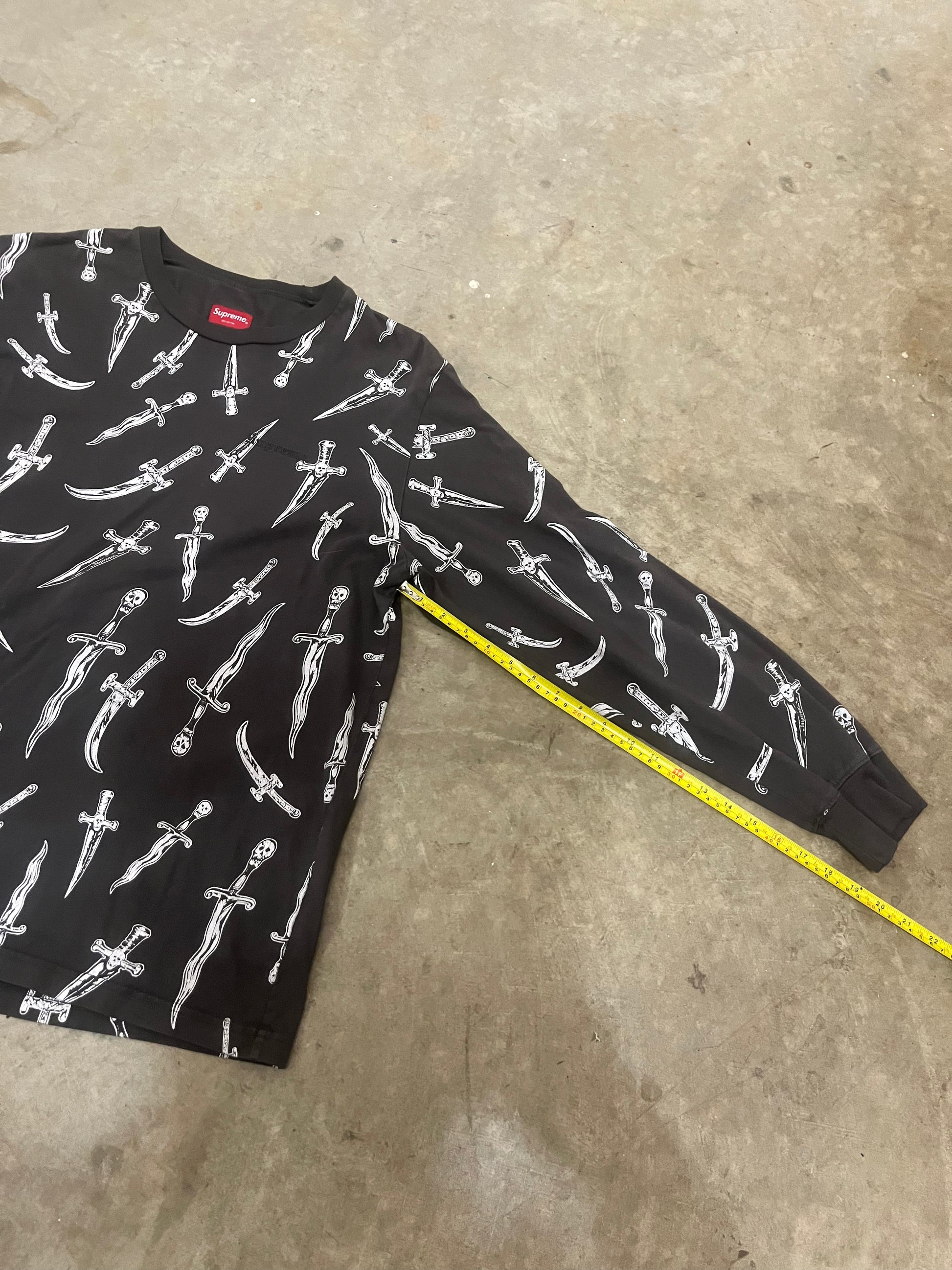 Supreme Dagger L/S – Five5fivearchive